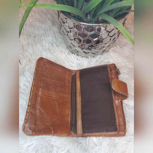 Vilenca Holland Women's Browm Leather Woven Credit Card Slots Organizer - Picture 4 of 10